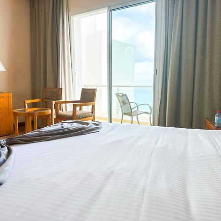 Grand Mogador Sea View & Spa Tangeri Esterno foto A room at the hotel