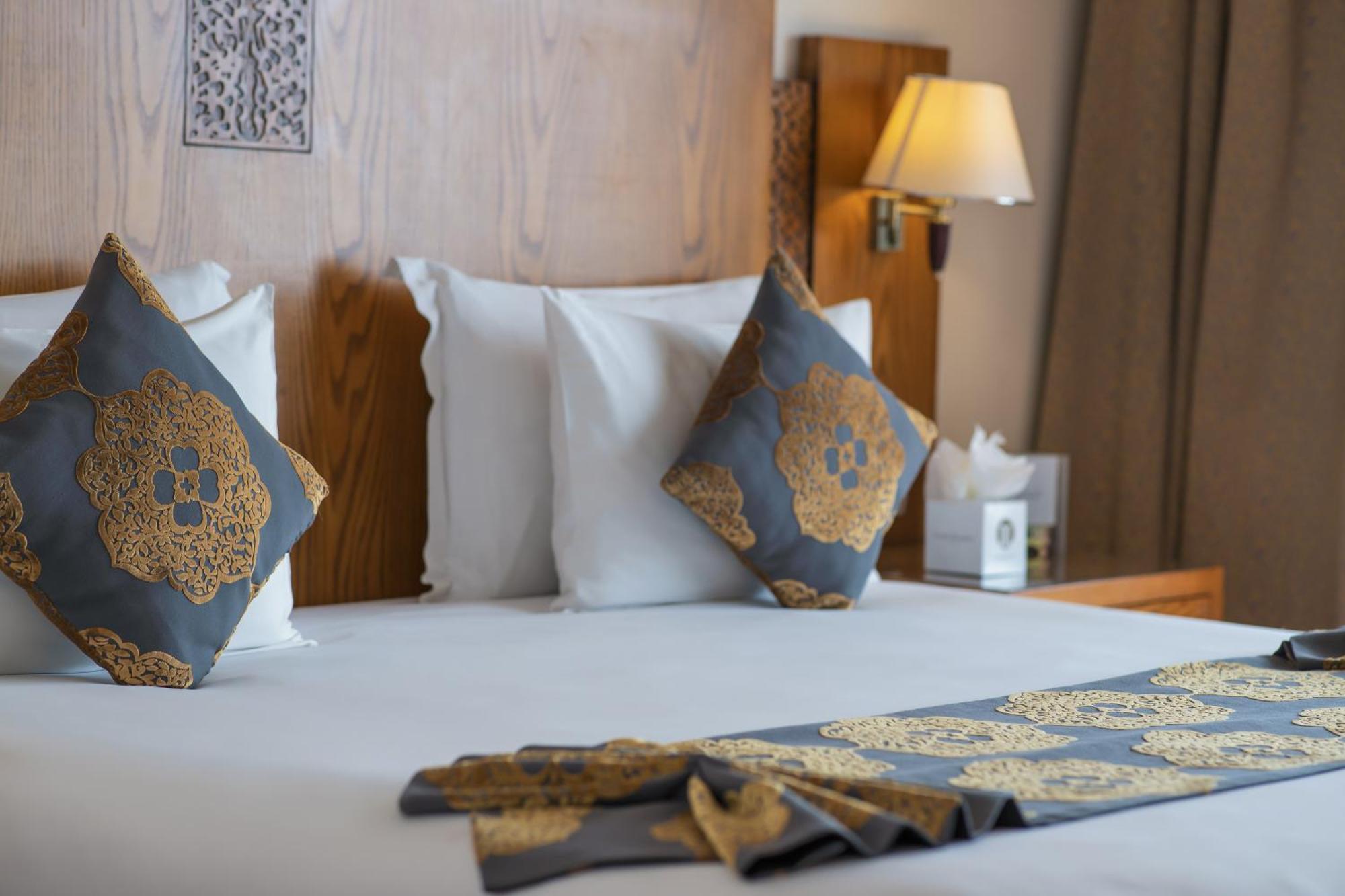 Grand Mogador Sea View & Spa Tangeri Esterno foto A bed with cushions