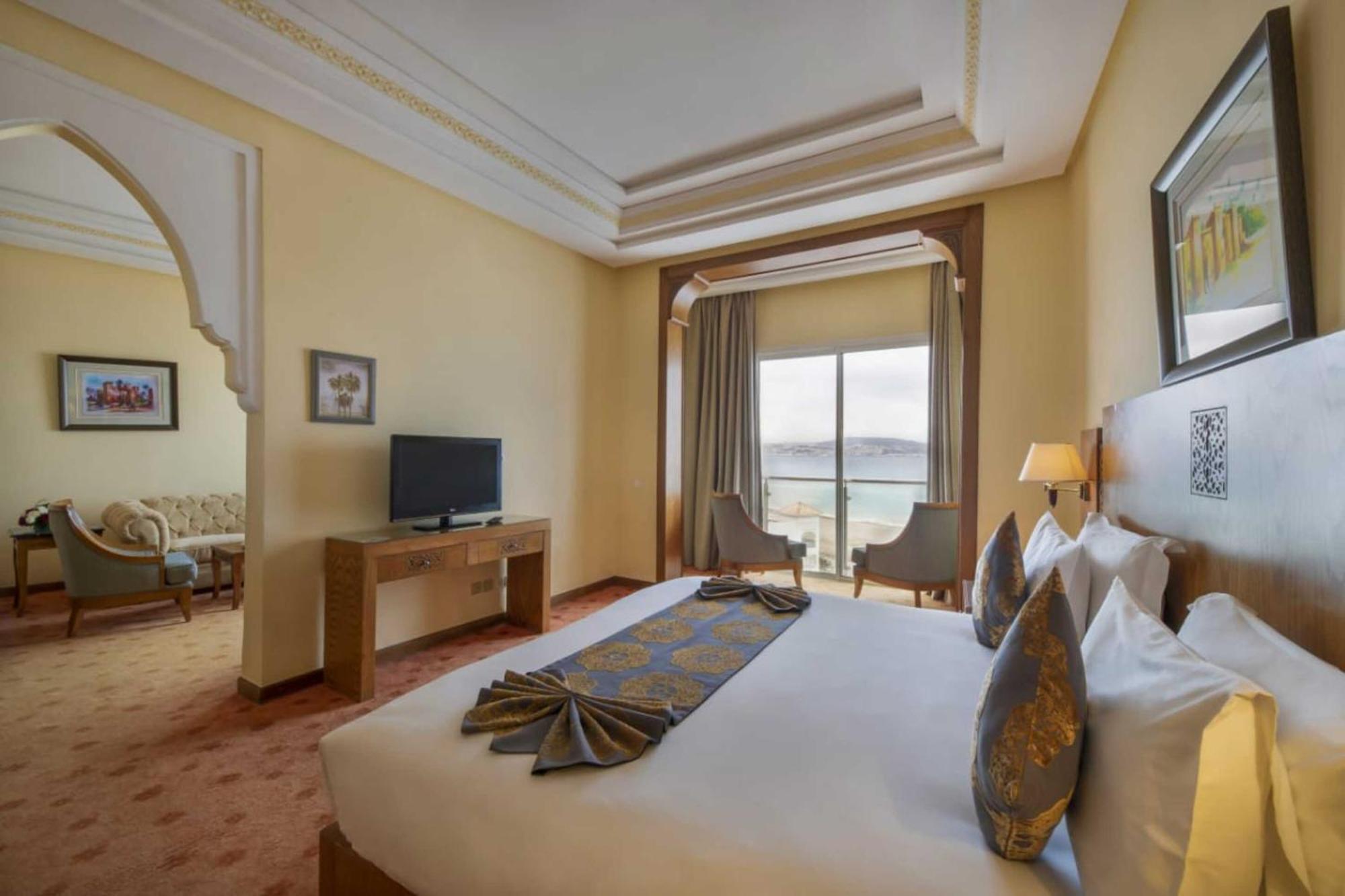 Grand Mogador Sea View & Spa Tangeri Esterno foto A room at the hotel