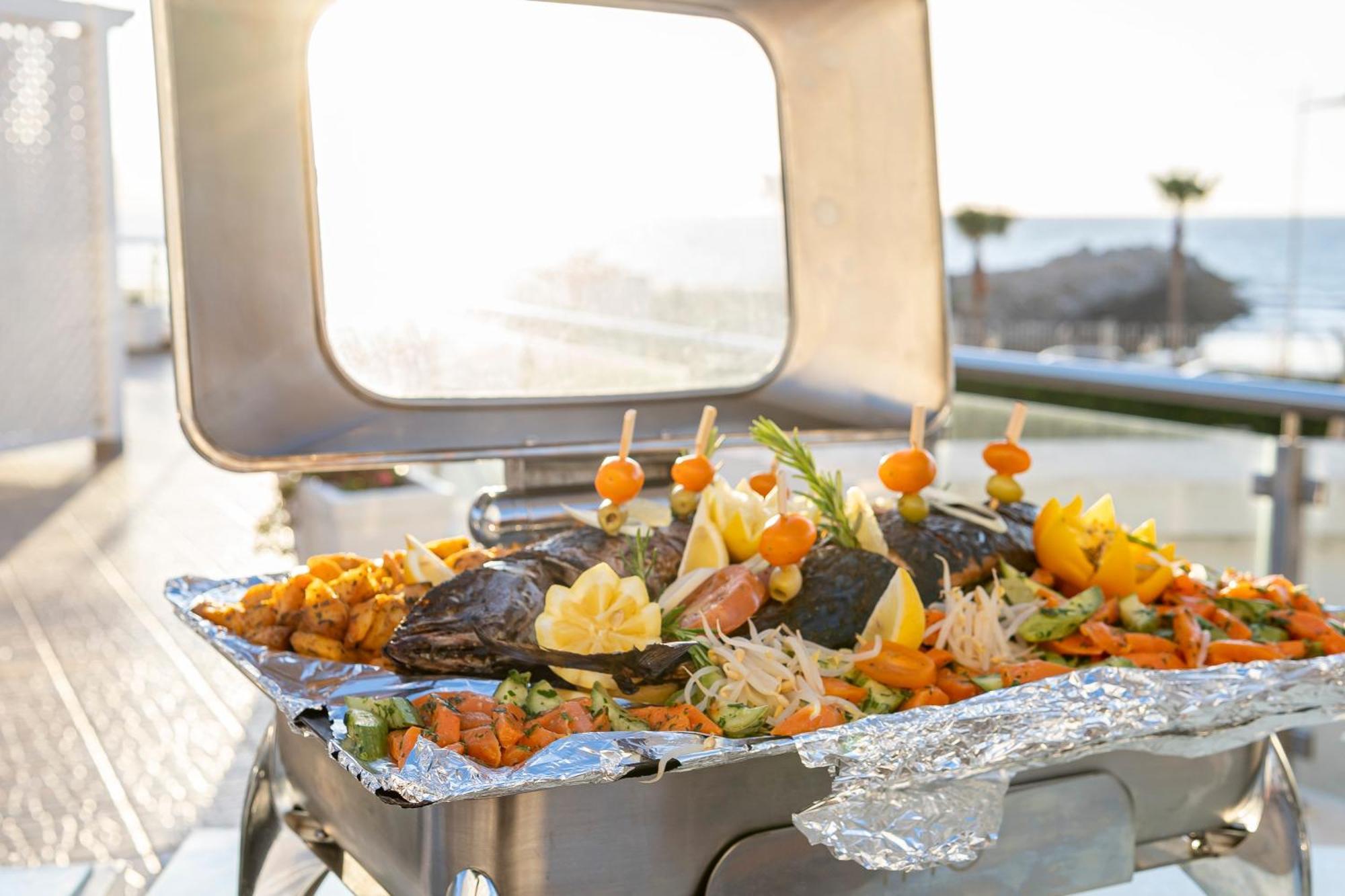 Grand Mogador Sea View & Spa Tangeri Esterno foto A chafing dish