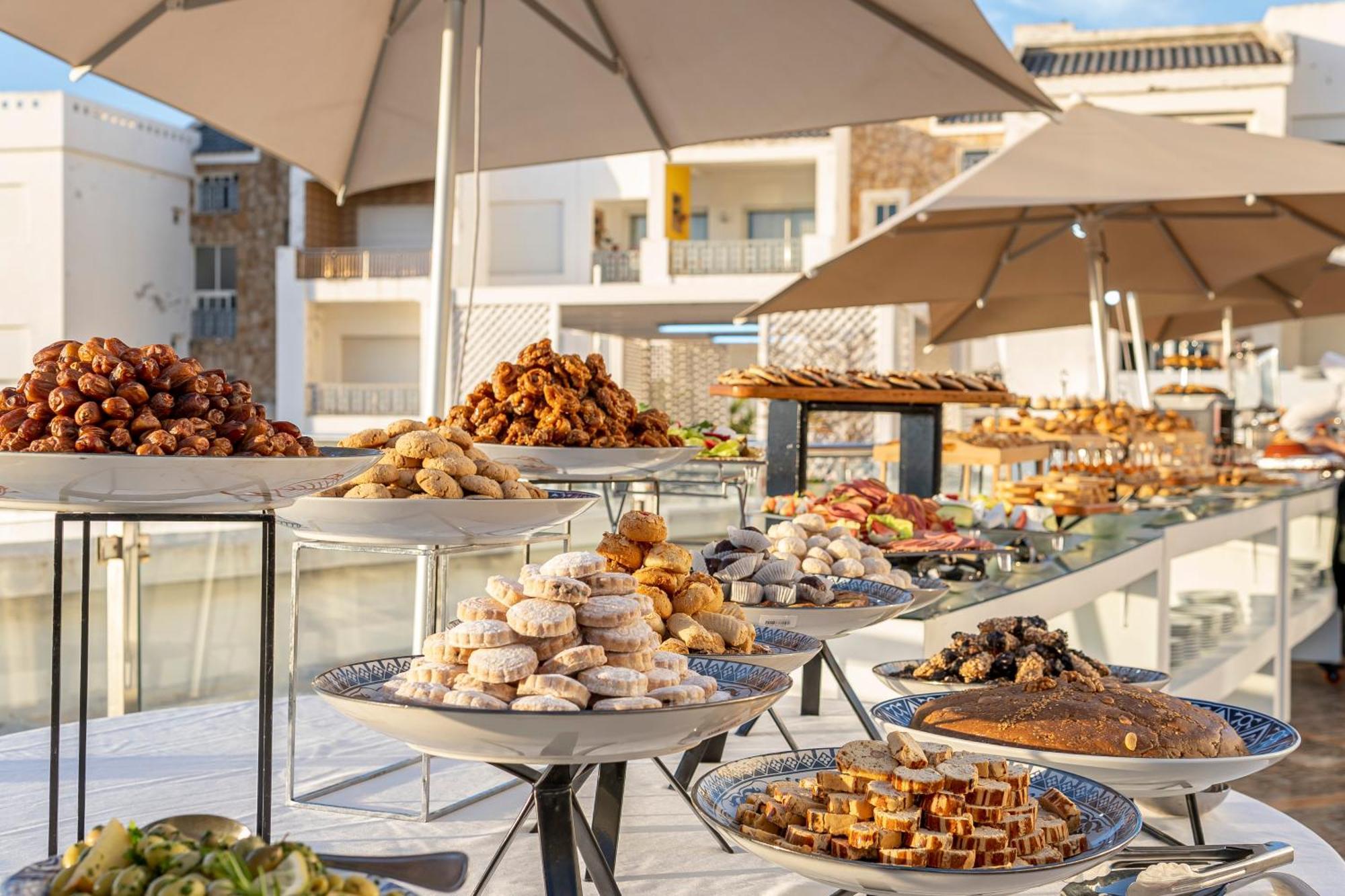 Grand Mogador Sea View & Spa Tangeri Esterno foto A selection of Greek pastries