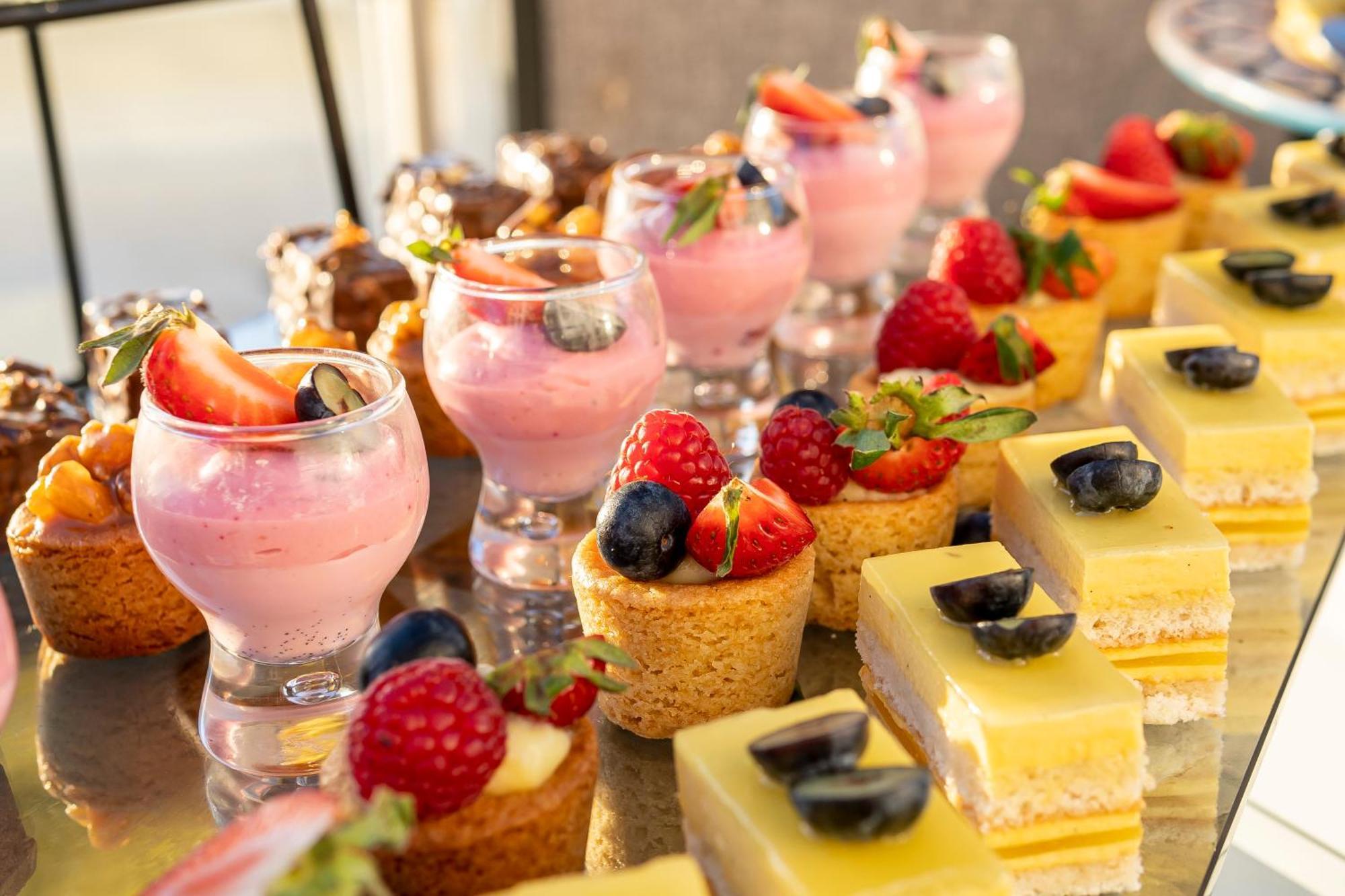 Grand Mogador Sea View & Spa Tangeri Esterno foto A selection of desserts