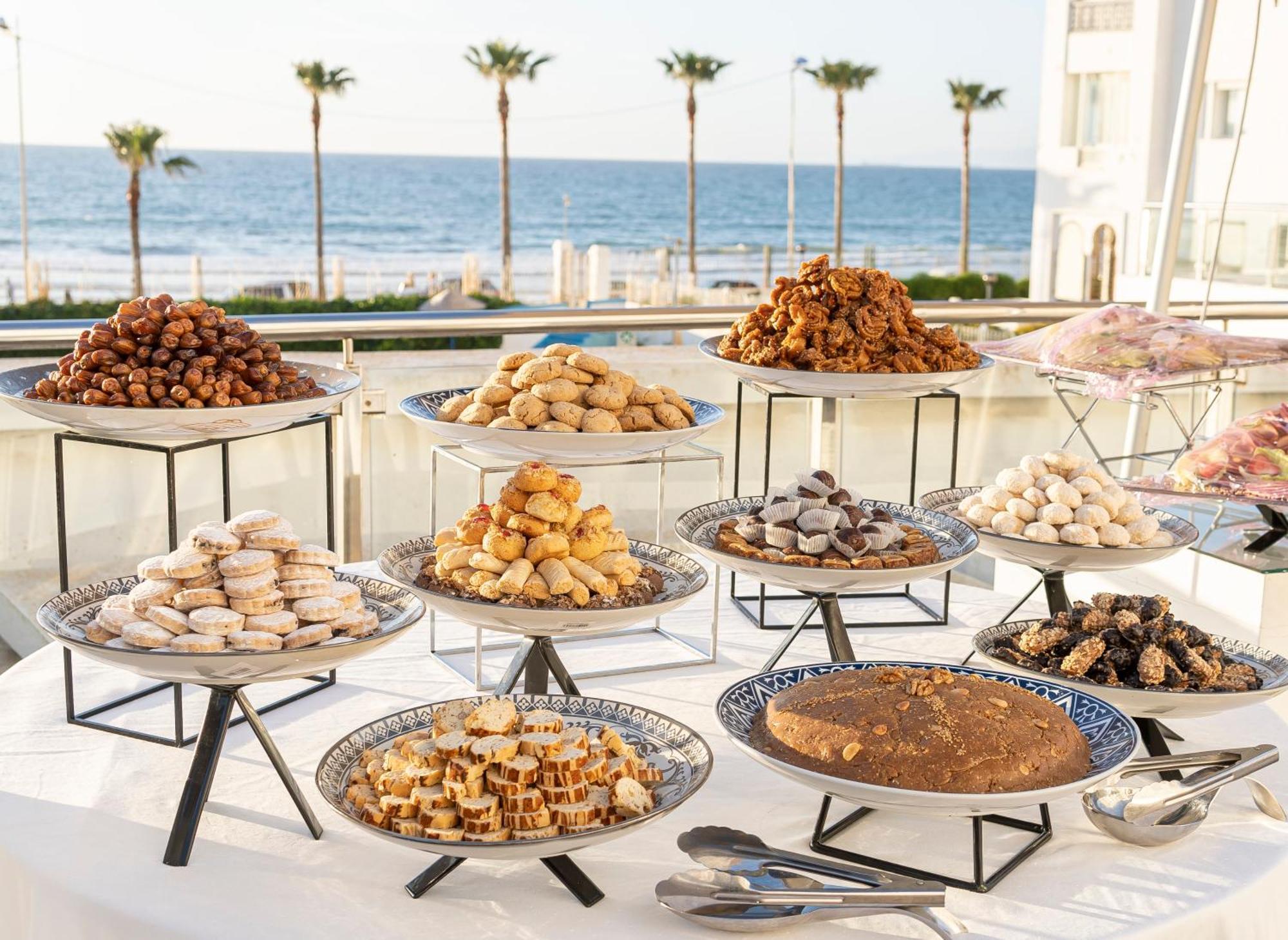 Grand Mogador Sea View & Spa Tangeri Esterno foto A selection of Greek pastries