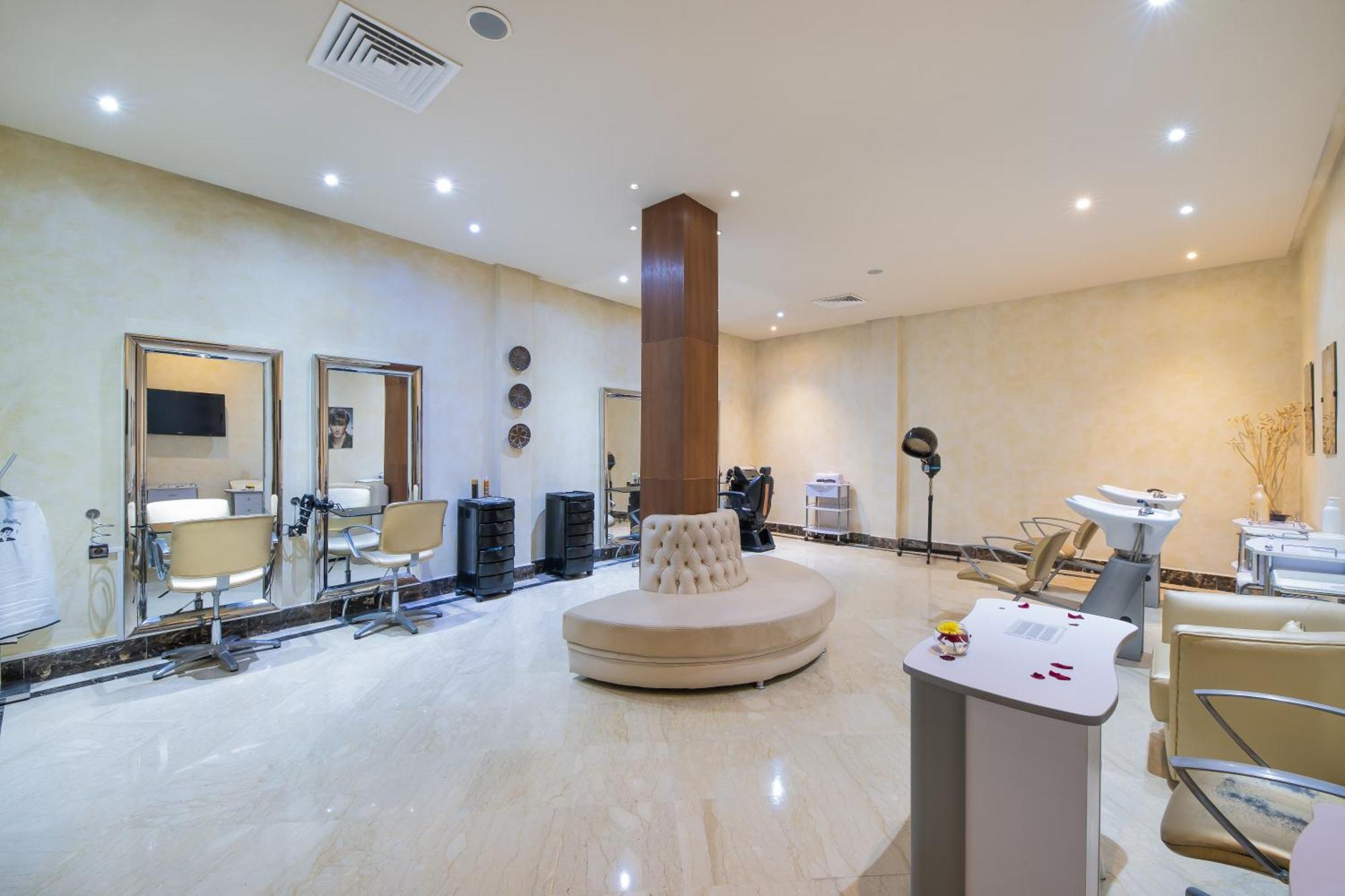 Grand Mogador Sea View & Spa Tangeri Esterno foto A salon in Dubai
