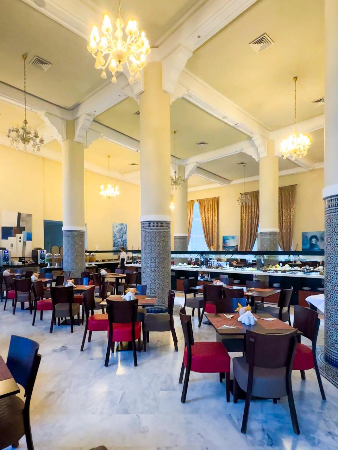 Grand Mogador Sea View & Spa Tangeri Esterno foto The interior of the restaurant