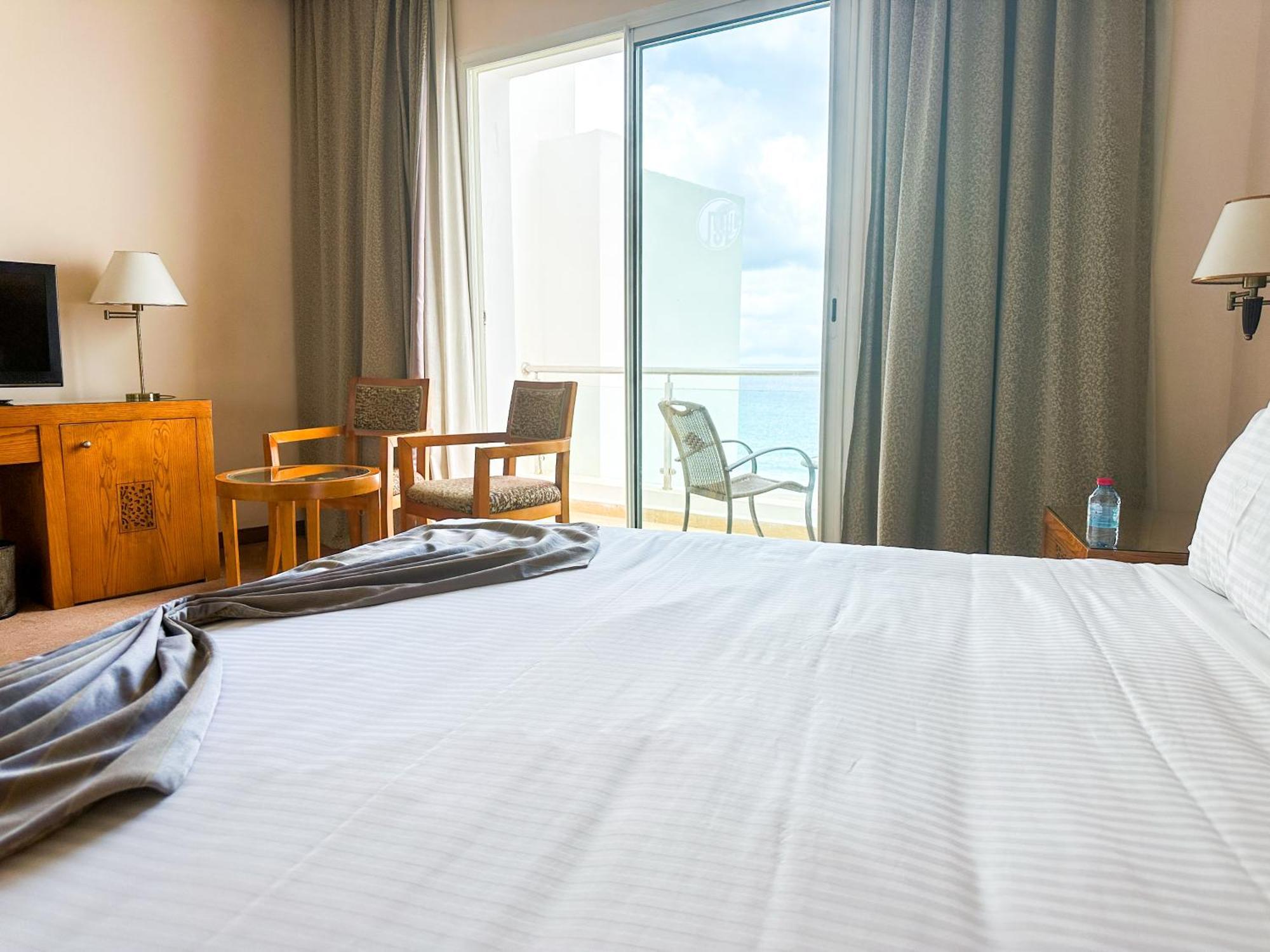 Grand Mogador Sea View & Spa Tangeri Esterno foto A room at the hotel