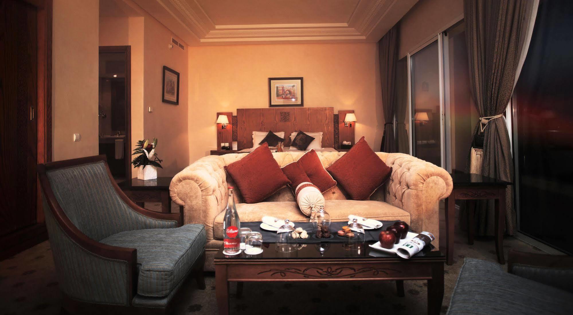 Grand Mogador Sea View & Spa Tangeri Esterno foto A suite at the hotel