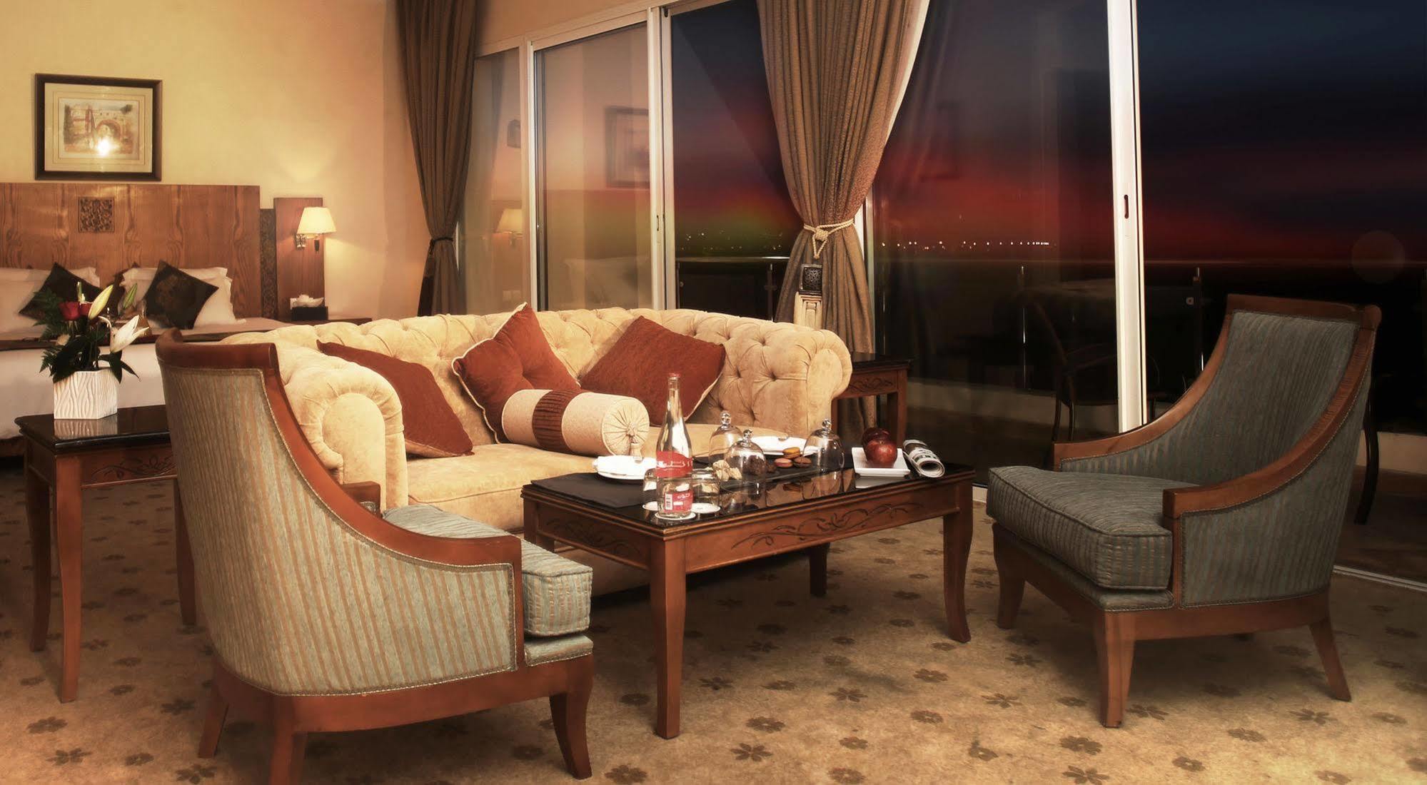 Grand Mogador Sea View & Spa Tangeri Esterno foto A living room in a suite at the Burj Al Arab