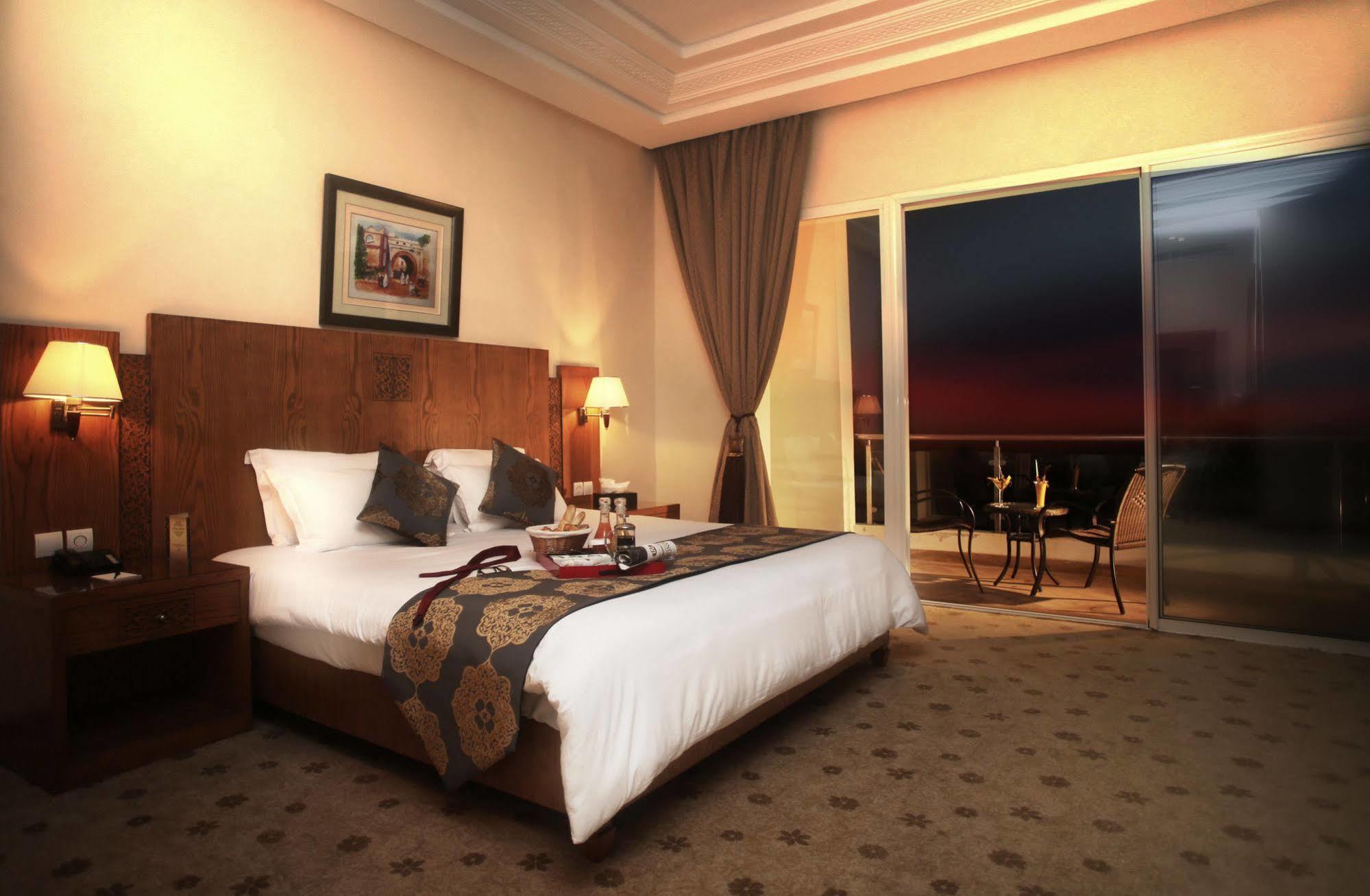 Grand Mogador Sea View & Spa Tangeri Esterno foto A room at the hotel